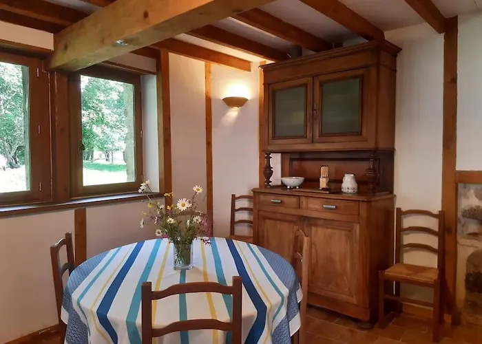 A La Ferme Qui Prend Racines Holiday home Viscomtat